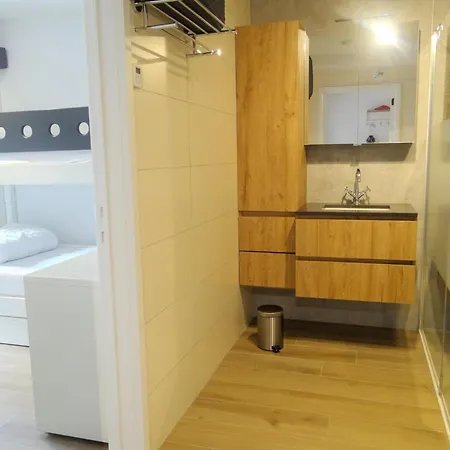 In Near The Daire Nieuwpoort